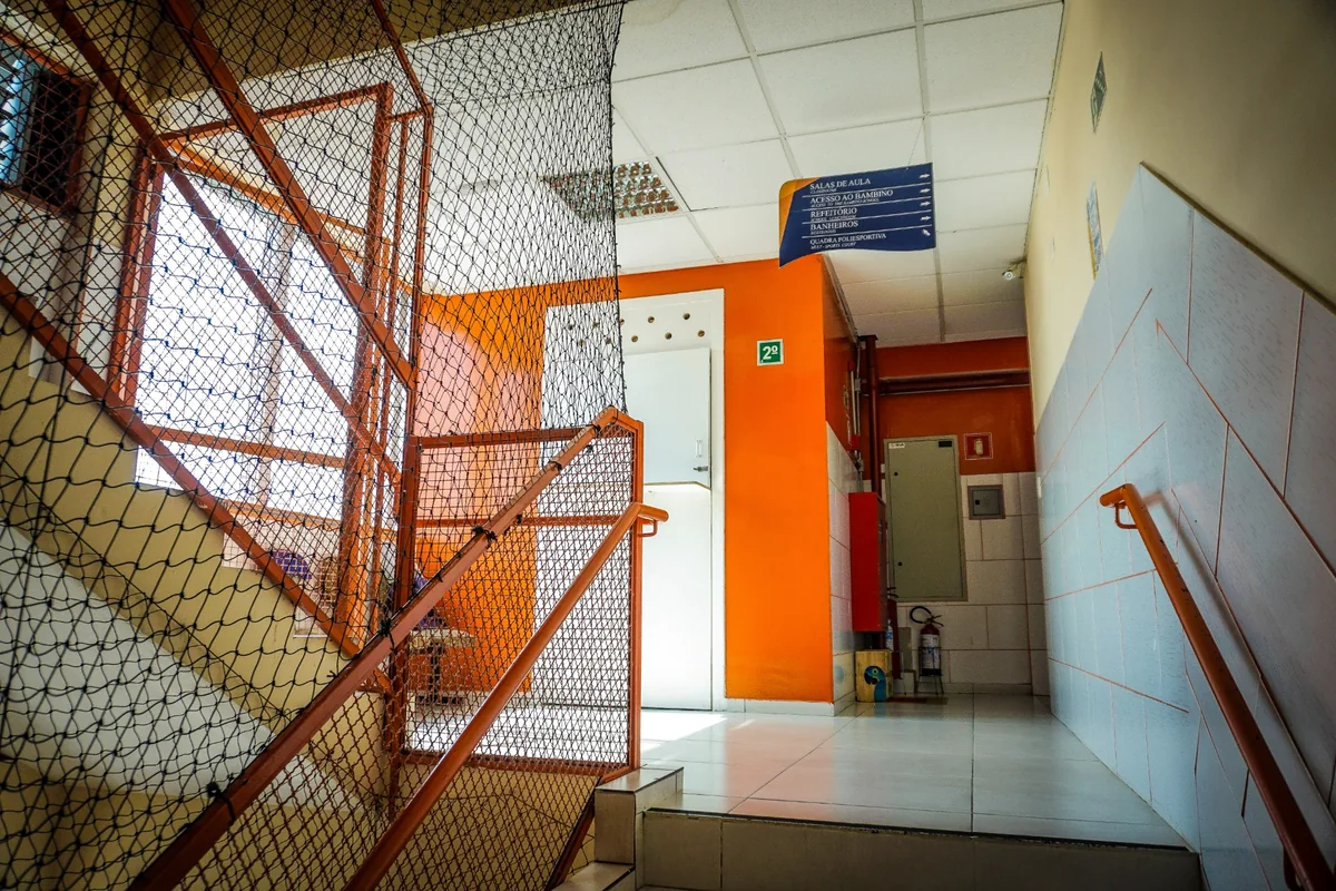 Circulação e sinalização interna do Colégio Perini